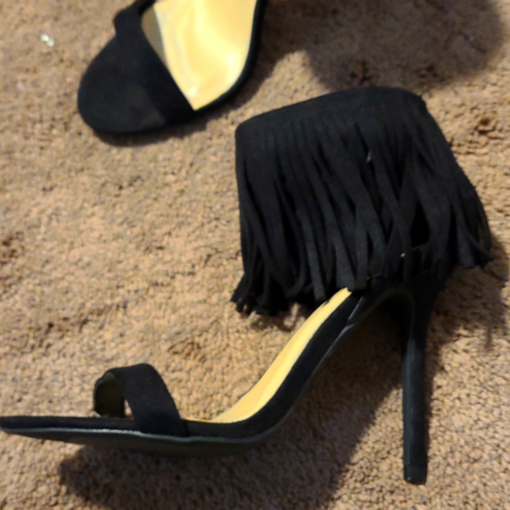 Strappy fringe heals
